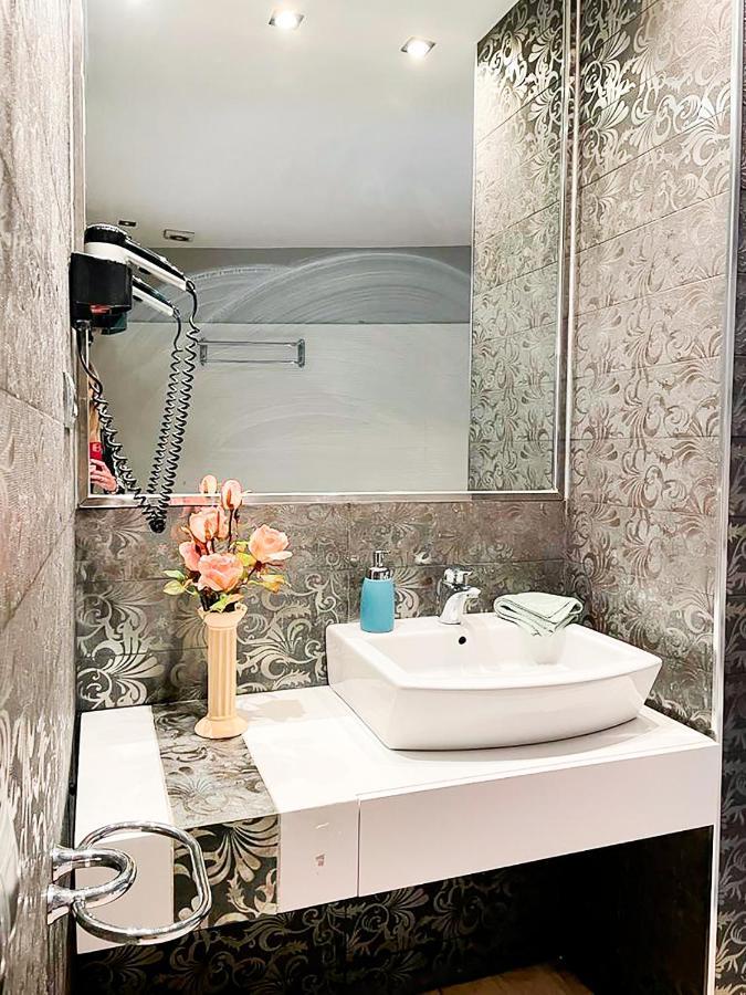 By La Rambla Rooms Барселона Экстерьер фото